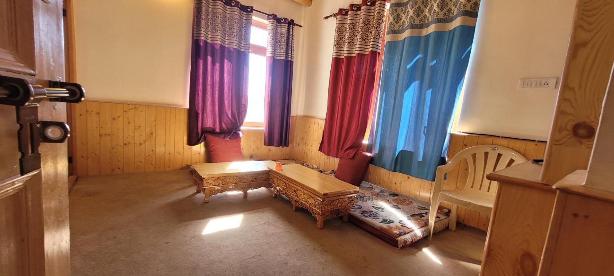 Achina Hotel Leh Bagian luar foto