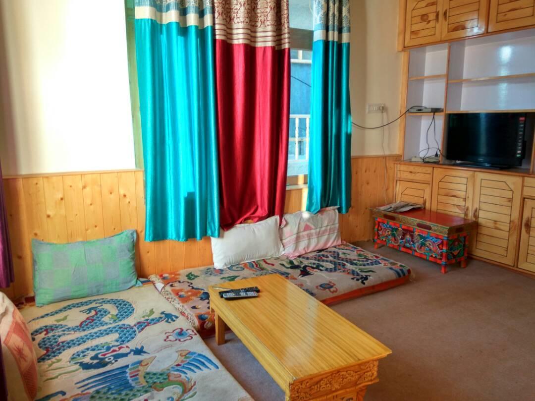 Achina Hotel Leh Bagian luar foto